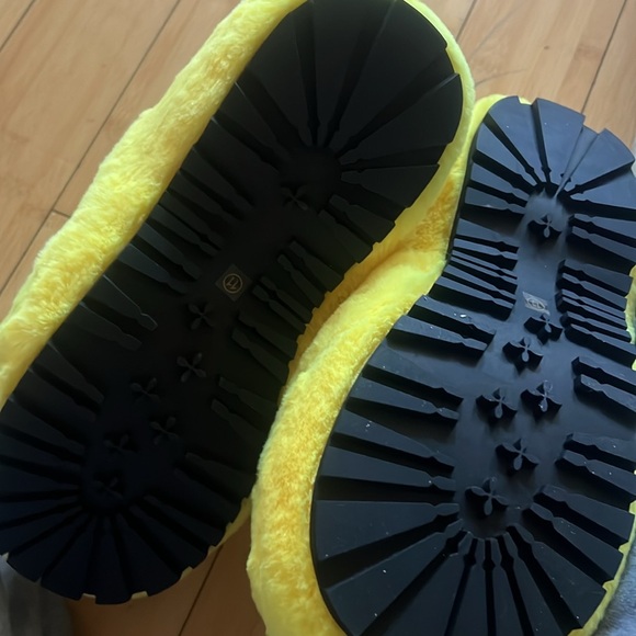Smiley face platform clogs - Picture 3 of 4
